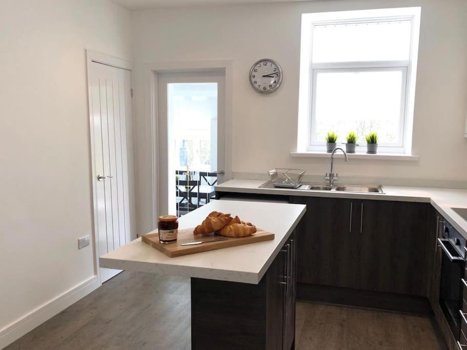 Rhondda Valleys With Breathtaking Riverside Views Llwynypia Экстерьер фото